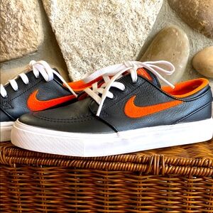 NEW WITH TAG! Boys Nike Black and Orange Casual Sneakers